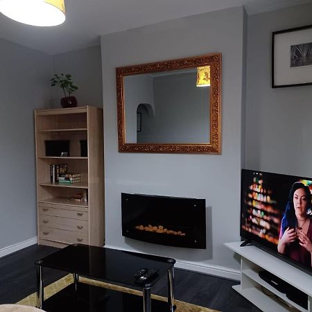 Pearson House - Huku Kwetu 3 Bedroom End Of Terrance House - Family And Business Group Self Catering Accommodation -Huku Kwetu นอตติงแฮม ภายนอก รูปภาพ