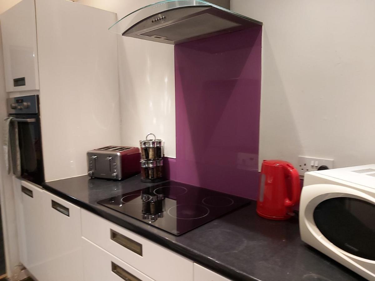 Pearson House - Huku Kwetu 3 Bedroom End Of Terrance House - Family And Business Group Self Catering Accommodation -Huku Kwetu นอตติงแฮม ภายนอก รูปภาพ