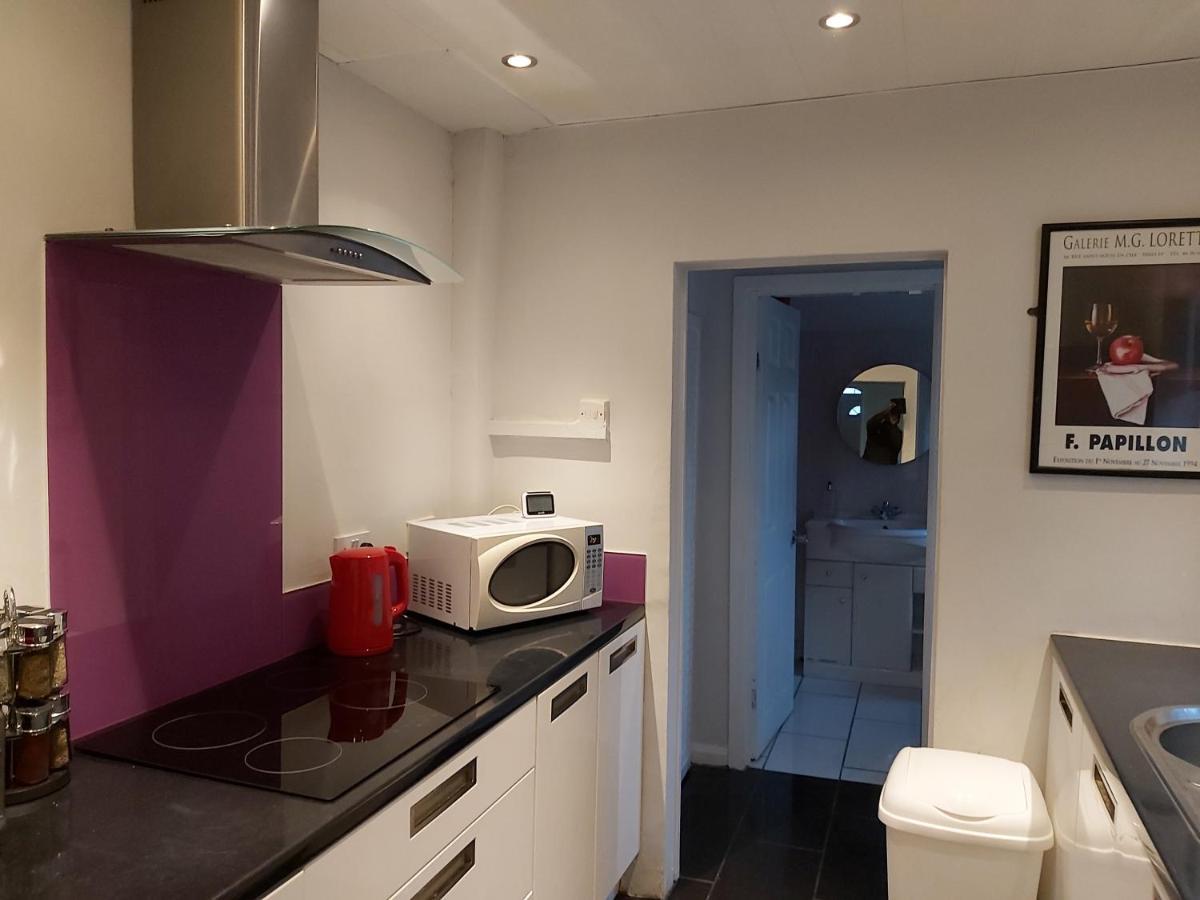 Pearson House - Huku Kwetu 3 Bedroom End Of Terrance House - Family And Business Group Self Catering Accommodation -Huku Kwetu นอตติงแฮม ภายนอก รูปภาพ