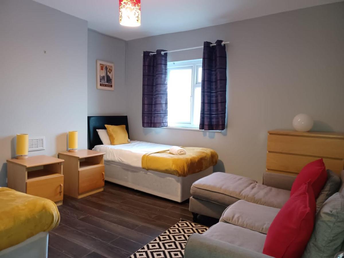 Pearson House - Huku Kwetu 3 Bedroom End Of Terrance House - Family And Business Group Self Catering Accommodation -Huku Kwetu นอตติงแฮม ภายนอก รูปภาพ